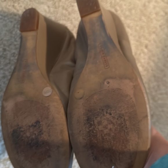 Vince Camuto, wedge, taupe, size 9.5. - Picture 4 of 5